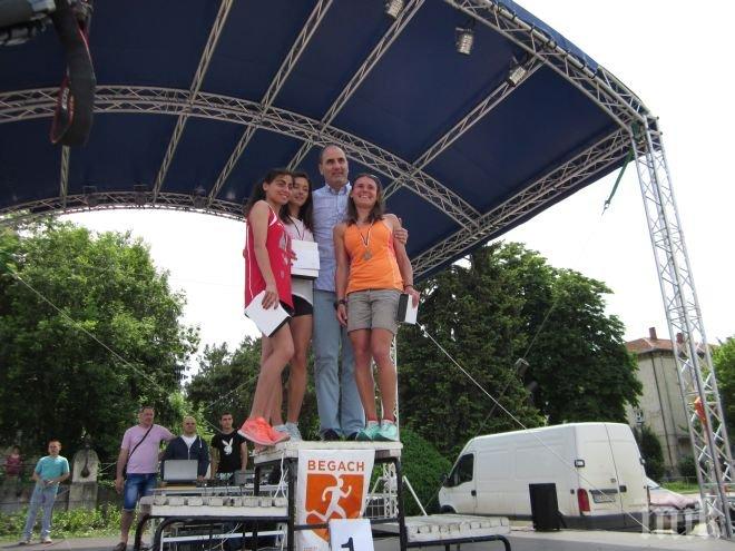 Цветан Цветанов връчи наградите на победителите в маратона в Плевен (снимки)
