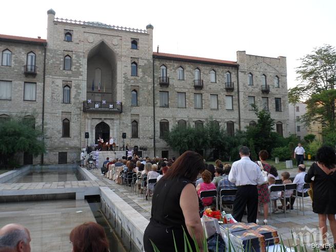 Коприна и провалена благотворителност в музея в Кърджали