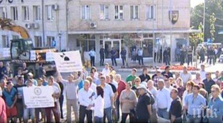 протест кмета петрич спрем крадците вельо илиев