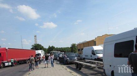 опашки камиони гкпп тата заради подмяна системата