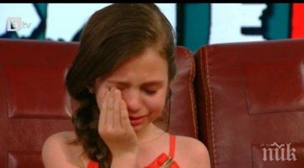бащата крисия дъщеря стрес клеветите пее кръчми