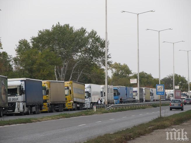 Опашки от камиони на ГКПП-тата заради срив в системата