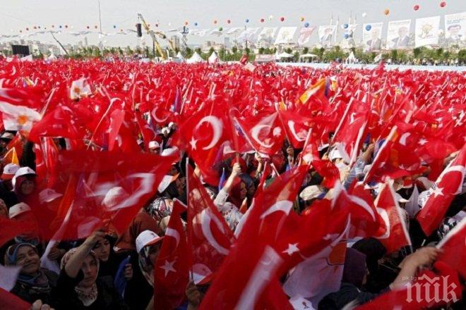 Огромен предизборен митинг на Давутоглу в Истанбул