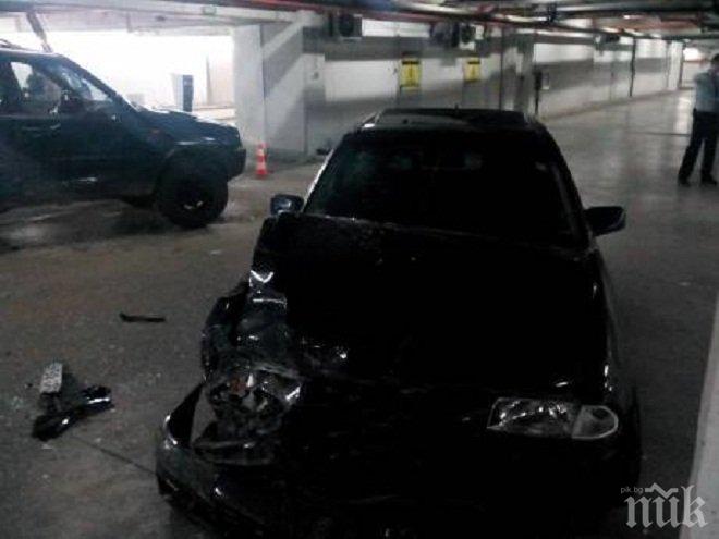 Ужас! Тежка катастрофа в подземния паркинг на мола 