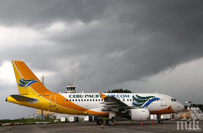 Самолет с 330 пътници на борда кацна аварийно на летището в Лос Анджелис