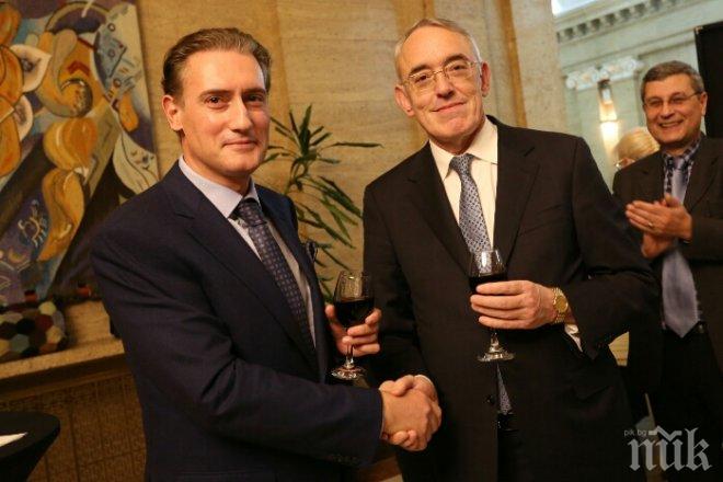 В дъното на акцията срещу Домусчиев: Прокопиев и Огнян Донев. Личи си по патоса във ведомствените им медии. Май искат да го разкарат от КРИБ