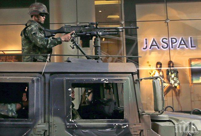 Ограничават въоръжението на полицията в САЩ