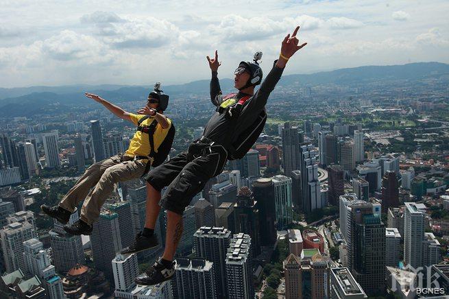 Двама бейсджъмпъри загинаха при скокове в САЩ