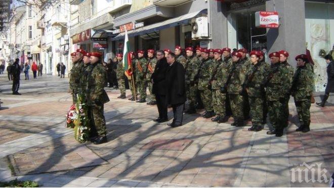 Запълват липсата на офицери с процедурни хватки