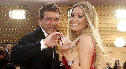 антонио бандерас показа красивата приятелка банкерка апетитно деколте снимки