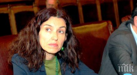 първо пик знакова банкова шефка влезе спешно болница кордовска травма коляното застане депутатите