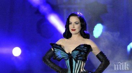 кралицата бурлеската представление