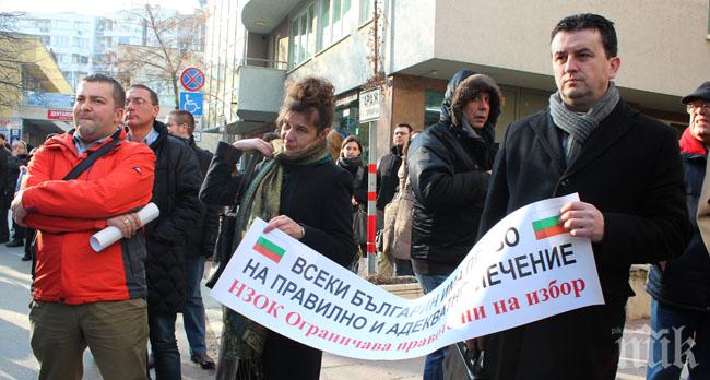 ПИК TV: Лекарите в Русе протестираха със скандирания Москов лъже