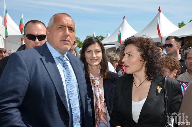 Премиерът Борисов и министър Танева на среща с животновъди