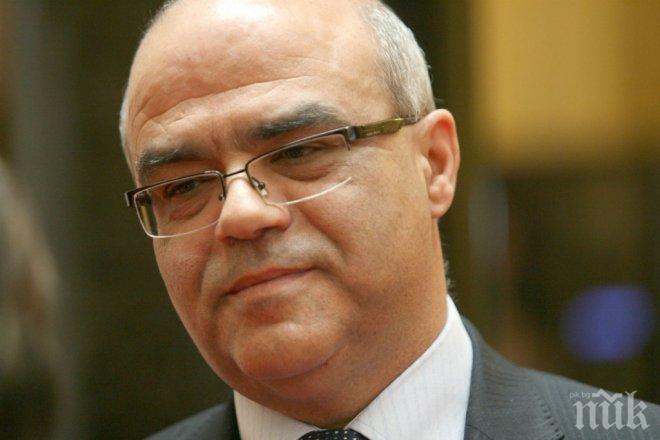 Министър Ненчев представи на Военна информация Йордан Бакалов