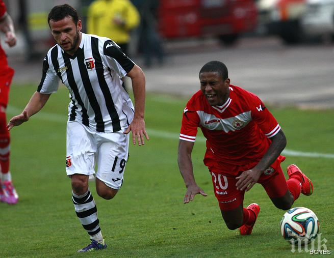 И Соарес Платини си тръгна от Армията