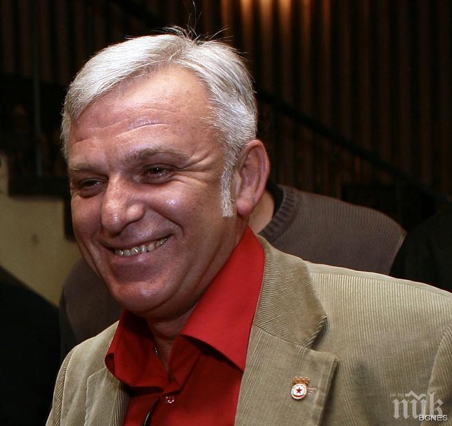 Иван Такев влиза в МОН