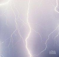 Мълния предизвика взрив и пожар в Москва