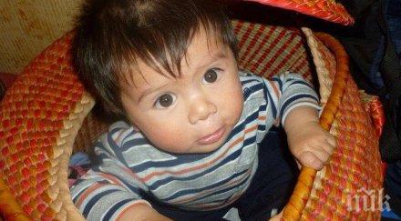 сладки невинни деца правят неуспешни опити скрият