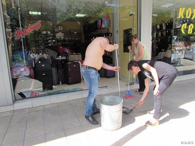 18-годишна нахлу с колата си в магазин в Русе