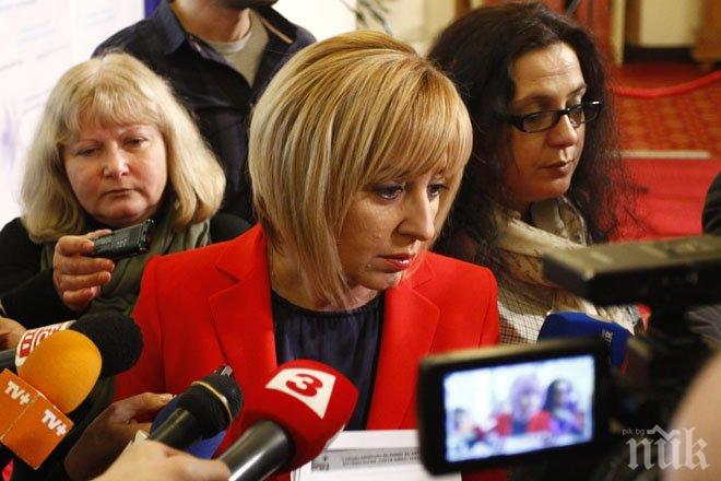 Манолова към Калфин: Не е повод за гордост увеличаването на пенсионната възраст