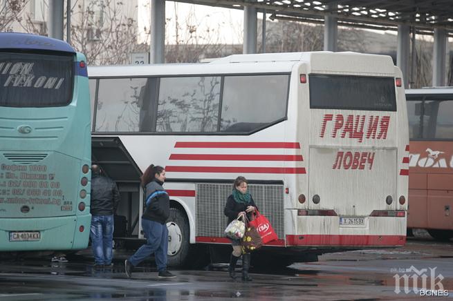 Инспектори погнаха за изправност пътническите автобуси