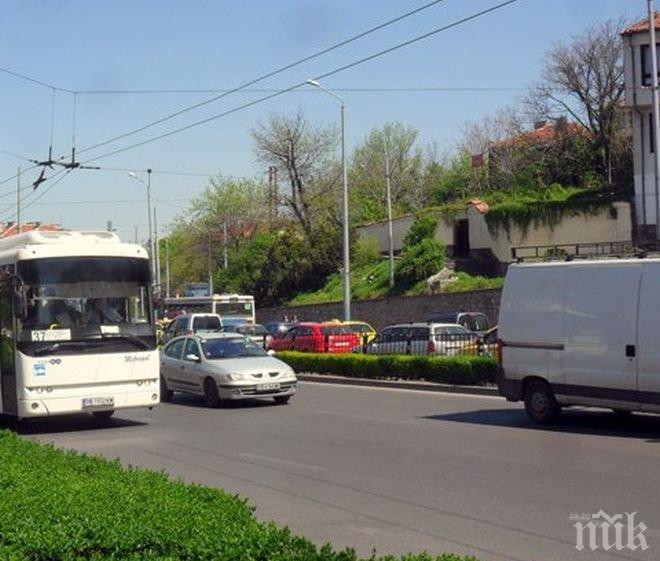 Безотговорност! Затворен подлез застрашава живота на пловдивчани