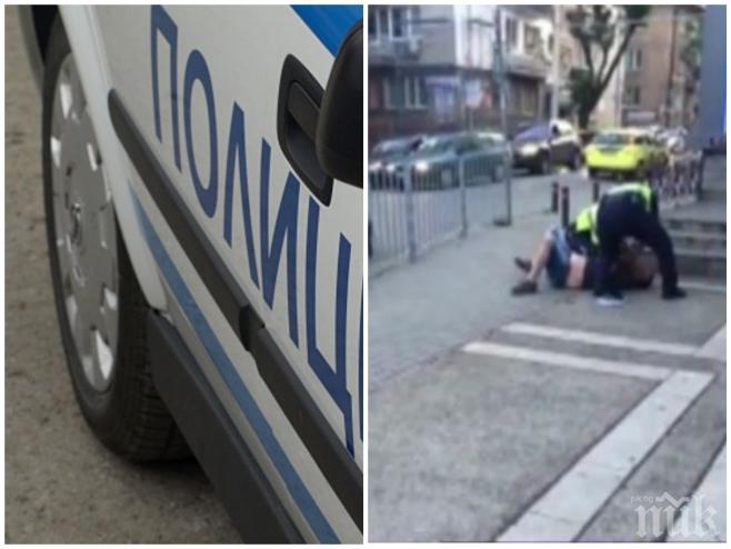 Видео с полицаи, биещи повален на земята мъж, взриви Фейсбук