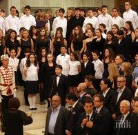 Плевнелиев на приема за 24 май: Само светлината на просветата може да победи мрака на озлоблението