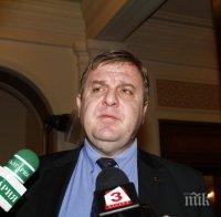 Каракачанов: Проблемът с незаконните постройки на ромите в село Гърмен трябва да бъде решен