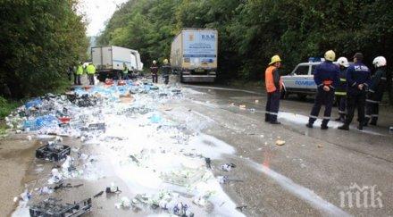 тежка катастрофа пътя два товарни автомобила удариха русе