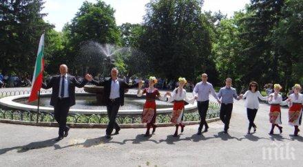 внушителна статуя кирил методий предвождаше ямболското шествие