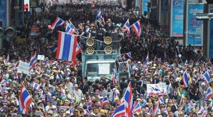 десетки студенти задържани протест банкок