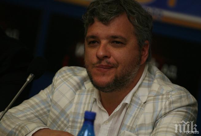 Срещата между феновете и собствениците на ЦСКА започна с час закъснение