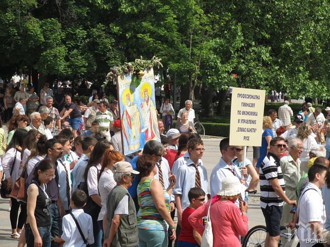 Русе отбелязва 24 май с ученическо шествие и Духовия оркестър