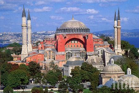 Скандално! Стотици демонстранти настояха църквата Света София в Истанбул да се превърне в джамия