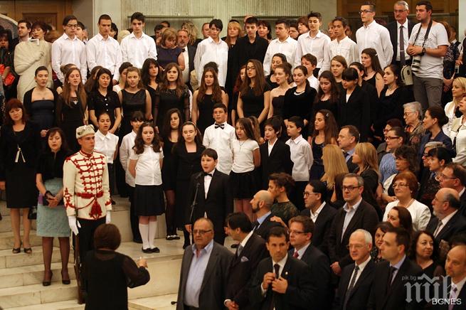 Плевнелиев на приема за 24 май: Само светлината на просветата може да победи мрака на озлоблението