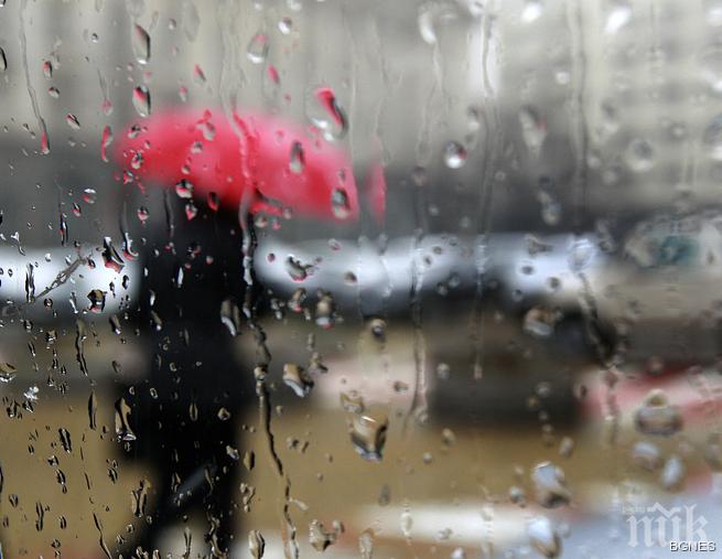 Порои в Западна България активираха свлачища