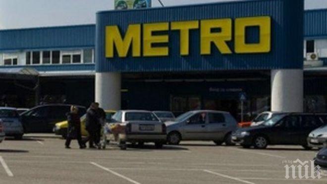 „Мерцедес” блъсна тежко пешеходец пред „Метро”! Автомобилът е с натрошено стъкло