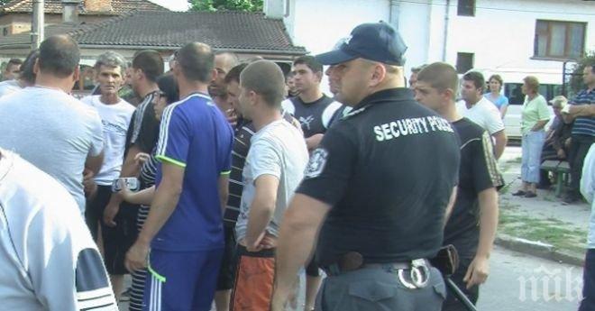 Нов протест в Гърмен с искане за изселване на ромите