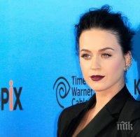 Кейти Пери не е говорила с Ръсел Бранд след развода им