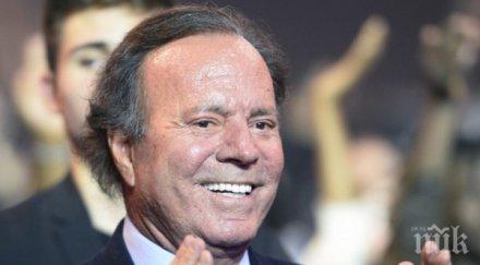 хулио иглесиас пристигна българия отказа дава автографи