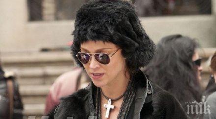 мая илиева татуира кръст детелинки врата вижте символизират