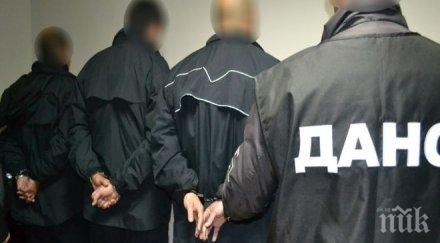 четиримата митничари уличени контрабанда цигари остават ареста