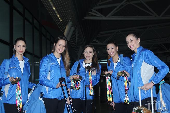 Грациите ни посрещнати с по една българска роза