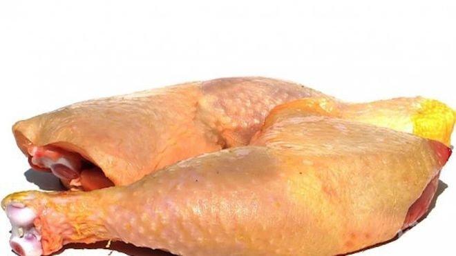 НАП спря опит за нелегален внос на 20 тона пилешки бутчета