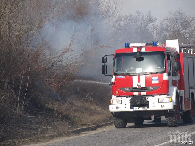 Цех за паркет горя в пловдивското село Труд