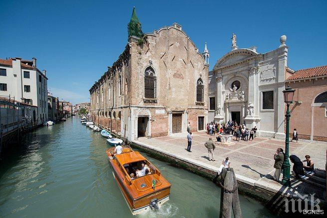 Плаващата книжарница на Венеция