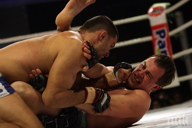 200 бойци от 22 клуба участват в Държавното първенство по ММА във Враца