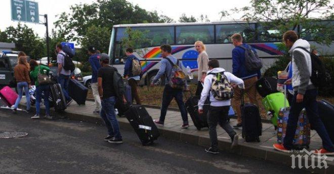 Превозвачи окупираха летището в Бургас